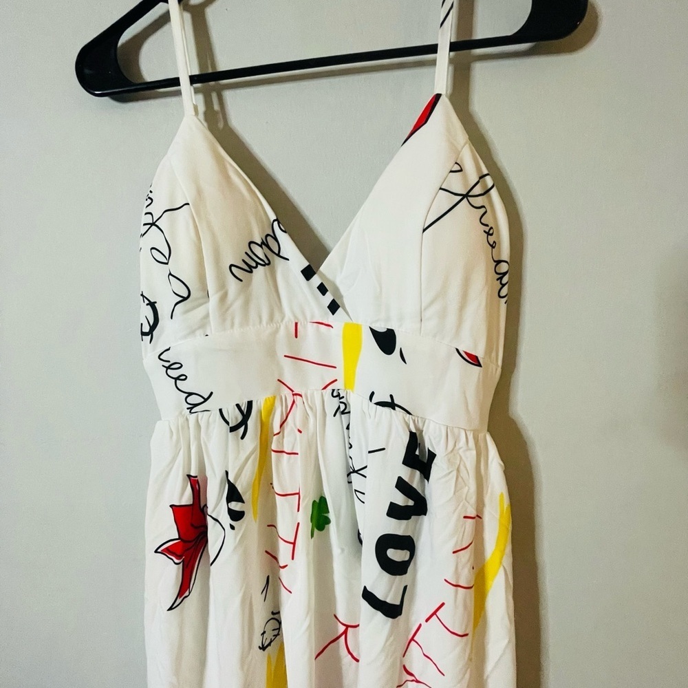 Chic White Maxi Dress with Vibrant Prints - Picture 4 of 5